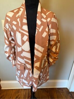 Abstract Print Open-Front Blazer in Light Brown and White